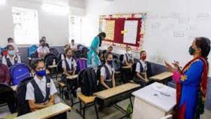 కర్ణాటక పాఠశాలల్లో భగవద్గీత: నైతిక శాస్త్రం పేరుతో: హిజబ్ నిషేధం సక్సెస్‌తో.. 