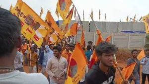 Viral video: జనసేన జెండా కిందపడేసి..జూ.ఎన్టీఆర్ భారీ పతాకాన్ని ఎగరేసి: ఆ విషయంపై క్లారిటీ