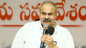 రూ.10 వేల సాయం.. సర్కార్ తీరుపై ఆగ్రహాం, గూడెంలో నాగబాబు పర్యటన