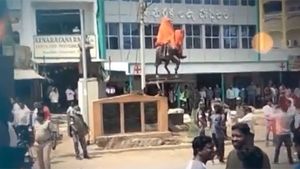 బోధన్‌లో తీవ్ర ఉద్రిక్తత..144 సెక్షన్ విధింపు: శివాజీ విగ్రహాన్ని ముట్టుకుంటే ఖబడ్దార్: ఎంపీ
