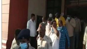 హీరో బాలకృష్ణ పీఏ బాలాజీ అరెస్ట్.. వైసీపీ నేతలతో కలిసి రెడ్‌హ్యాండెట్‌గా.!!