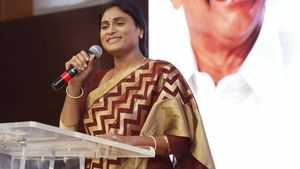 ఎస్టీలు, గొర్రెకాపరుల భూముల జోలికొస్తే ఊరుకోం: వైఎస్ షర్మిల