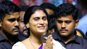 అభయహస్తం పథకాన్ని కొనసాగించాలి: వైఎస్ షర్మిల