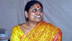 రాజీనామాకు సిద్దమైన విజయమ్మ..!! వైసీపీలో సంచలనం - సీఎం ఏం కోరారు..!!