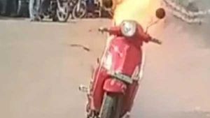ప్రాణాలు తీస్తున్న ఎలక్ట్రిక్‌ బైక్స్‌ - విజయవాడ నడి బొడ్డున: ఒకరు మృతి - ముగ్గురికి గాయాలు..!
