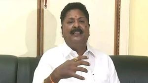  రేషన్ బియ్యానికి నగదు బదిలీ వాయిదా.. విపక్షాలపై మంత్రి కారుమూరి ఫైర్
