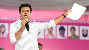 మళ్ళీ సెంటిమెంట్ రాజేస్తున్నారా.. వరంగల్ లో కేటీఆర్ వ్యాఖ్యల మతలబు అదేనా? హాట్ డిబేట్!!