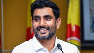 జే ట్యాక్స్ తో తరలుతున్న పరిశ్రమలు -  మీ అనుభవ లేమితో విద్యుత్ కొరత : సీఎంకు లోకేష్ లేఖ..!!