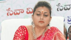 నిజమైన అంబేద్కర్ వాది జగన్, లిప్ట్ కూడా ఎక్కనీయడం లేదు: మంత్రి రోజా వర్సెస్ వర్ల