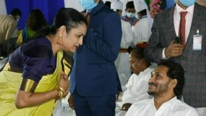 మంత్రిగా బాధ్యతలు స్వీకరించిన ఉష శ్రీ చరణ్.. సీఎం జగన్‌పై ప్రశంసలు
