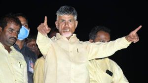 వైసీపీ పాలనలో ఊరికో ఉన్మాది! లేని రోడ్డులో అక్రమాలంటూ నాపై కేసులు: చంద్రబాబు నిప్పులు