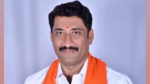 Leader: ఫేస్ బుక్ ప్రియురాలితో ?, బెడ్ రూమ్ వీడియోలతో ?, అధికార పార్టీ లీడర్ ఆత్మహత్య కేసులో ట్విస్ట్! 