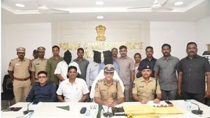 తెలంగాణాను కుదిపేస్తున్న నకిలీ సర్టిఫికెట్ల దందా: దేశవ్యాప్తంగా లింకులు; వరంగల్ లో మరోముఠా అరెస్ట్!!
