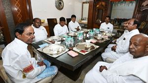 హెచ్‌డీ దేవెగౌడ, కుమారస్వామితో సీఎం కేసీఆర్ లంచ్ మీట్: దేశ రాజకీయాలపై కీలక చర్చ