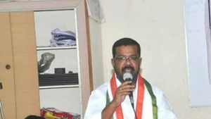  మంత్రి మల్లారెడ్డికి తగినశాస్తి జరిగింది; టీఆర్ఎస్ ఎమ్మెల్యేలు ల్యాండ్ బ్రోకర్లు: నాయిని ఫైర్  