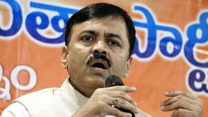 అమరావతిలో బీజేపీ ఎంపీ జీవీఎల్ - కేంద్ర మంత్రులకు లేఖలు : నిర్మాణాలు మొదలు పెట్టాలి..!!
