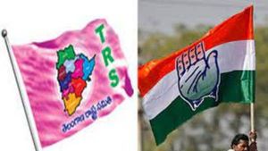 కాంగ్రెస్ రచ్చబండను అడ్డుకున్న టీఆర్ఎస్... కరీంనగర్ జిల్లాలో రచ్చబండలో ఉద్రిక్తత