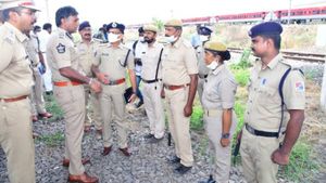విజయవాడలో బ్లేడ్ బ్యాచ్, చైన్ స్నాచర్ల వీరంగం-పోలీస్, ఆర్పీఎఫ్ ఉమ్మడి పంజా-తనిఖీలు