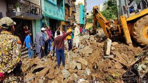 Rain: కుండపోత వానలు, ట్రాఫిక్ జామ్, రోడ్ల మీద గులాబ్ జామ్, ఐటీ హబ్ లో గంటలు గంటలు, దేవుడా ! 