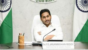 జగన్ సర్కార్ కు సుప్రీం షాక్-రుషికొండలో  నిర్మాణాలకు బ్రేక్-హైకోర్టులో బంతి