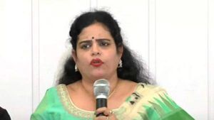  శివలింగంపై అనుచిత వ్యాఖ్యలు.. వారిపై చర్యలు తీసుకోవాలని కరాటే కళ్యాణి కంప్లైంట్ 