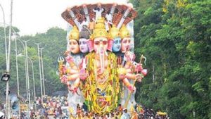  ఖైరతాబాద్ గణేశుడు ఈసారి మట్టి వినాయకుడే.. 50 అడుగుల ఎత్తు.. వర్షం పడిన నో టెన్షన్..