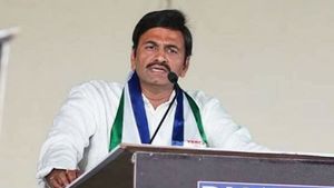 రఘురామ రాజు కు హైకోర్టు షాక్ - ప్రభుత్వాన్ని మీరెలా నిర్దేశిస్తారు : సుప్రీంకోర్టును ఆశ్రయిస్తా..!!