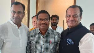 కాంగ్రెస్ పార్టీలో చేరిన వడ్డేపల్లి రవి: తీవ్రంగా వ్యతిరేకిస్తున్న అద్దంకి దయాకర్, రేవంత్ రెడ్డి అలా