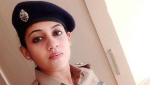  ACP Reena: మోదీ పక్కన నిలబడిన లేడీ పోలీసు ఆఫీసర్ ఎవరు ?, మేడమ్ ఎవరంటే ? ! 