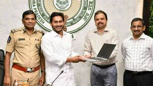 అవినీతి నిరోధానికి జగన్ మరో ప్రయత్నం- ఏసీబీ మొబైల్ యాప్- 14400 పేరుతో