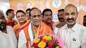 కేసీఆర్ పార్టీలో కట్టప్పలు రెడీగా ఉన్నారు: సినిమా ముందుందంటూ లక్ష్మణ్ కీలక వ్యాఖ్యలు