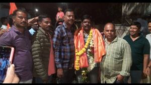 దేశ సేవలో ఇరవయ్యేళ్లు... సొంత ఊరిలో ఘన స్వాగతం