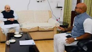  ధర్మపురి అరవింద్‌కు అమిత్ షా ఫోన్: దాడిని ఖండించిన కేంద్రమంత్రి, ఘటనపై ఆరా