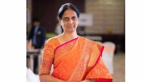 మంత్రి సబితాకు నిరసన సెగ: ఇంటిని ముట్టడించిన పేరంట్స్, కేంద్రమంత్రికి నారాయణ లేఖ 