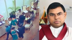Escape: ఎయిర్ పోర్టులో శ్రీలంక మాజీ మంత్రికి సినిమా, భార్యతో మిలటరి స్థావరంలో, దుబాయ్ జంప్ కు స్కెచ్!  