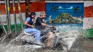 తెలుగు రాష్ట్రాల్లో మళ్లీ భారీ వర్షాలు: ఏపీలోని ఈ జిల్లాల్లో.., తెలంగాణలోని 9 జిల్లాలకు ఆరెంజ్ అలర్ట్ 