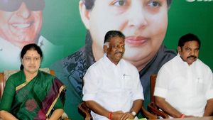 Leaders: పళనిస్వామి దెబ్బకు రెండు వర్గాలు ఒక్కటి అవుతాయా ?, సీన్ లోకి శశికళ ఎంట్రీ ?, ఏం జరుగుతోంది!  