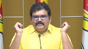 ప‌ట్టాభి ఇంటిని చుట్టుముట్టిన పోలీసులు.. ఉద్రిక్తత