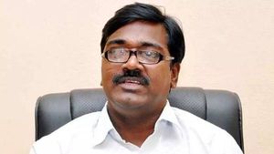 ఏపీ మంత్రుల వ్యాఖ్యలు బాధాకారం: కేసీఆర్‌తో జగన్ కలిసి సమస్య పరిష్కారించాలన్న పువ్వాడ
