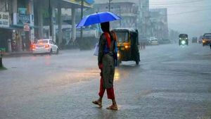 మళ్లీ వాన: రెండు రోజులు, ఈదురుగాలులతో జనం ఉక్కిరి బిక్కిరి