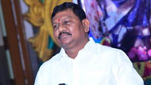 టీడీపీ రూ 30 కోట్లు ఆఫర్ చేసింది - డిప్యూటీ సీఎం రాజన్నదొర..!!