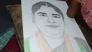  చేతులు లేకున్నా ఎమ్మెల్యే సీతక్క బొమ్మగీసిన ఏపీ బాలిక.. భావోద్వేగానికి గురైన సీతక్క!!