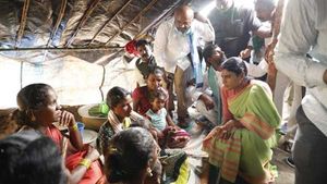  పోడు పట్టాలు కావాలంటే చీరలు లాగుతారా? ఇదేమైనా ధృతరాష్ట్ర పాలనా? వైఎస్ షర్మిల ధ్వజం