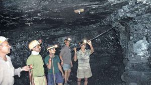 సింగరేణిలో ఉద్యోగావకాశాలు: 1300 అప్రెంటీస్ కోసం వెంటనే అప్లై చేయండి