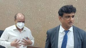 IAS Officer:  బెంగళూరు జిల్లా కలెక్టర్ అరెస్టు, 14 రోజులు రిమాండ్. ఐటీ హబ్ చరిత్రలో, రూ. 5 లక్షలు డీల్ ! 