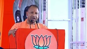 డబుల్ ఇంజిన్ ప్రభుత్వంతో వేగంగా అభివృద్ది, కేసీఆర్‌ ప్రభుత్వంపై నిప్పులు: యోగి