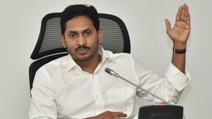 వర్షాలు, వరదలతో ఏపీ అల్లకల్లోలం-జగన్ సమీక్ష-4 జిల్లాలకు రూ.8 కోట్ల తక్షణ సాయం