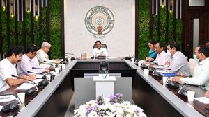 ఆరోగ్యశ్రీ రోగులకు జగన్ గుడ్ న్యూస్-మరిన్ని చికిత్సలు-అగస్టు 1 నుంచే-త్వరలో ఫ్యామిలీ డాక్టర్ 