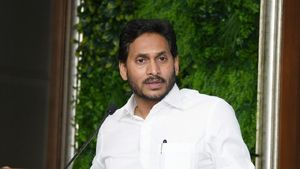 నాడు చంద్రబాబు - నేడు సీఎం జగన్ : ముంచేస్తున్న 