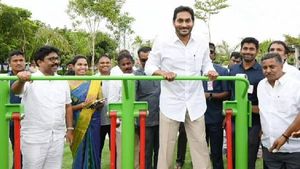 పులివెందులలో జగన్ కు భద్రత, జనానికి ఆంక్షలు-సర్వత్రా చర్చ-వైఎస్ కంచుకోటలో ఎందుకిలా ?